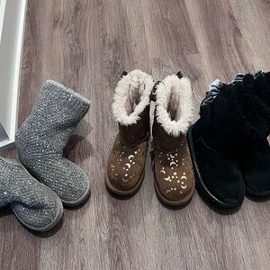 3 pairs of uggs